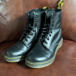 Womens Size 8 Doc Martens